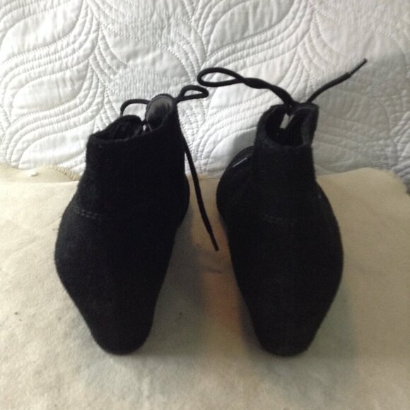 Nine West "Joeyo" 11M Black Suede Wedge, Lace up ankle boots, Steampunk, Goth - Picture 3 of 8